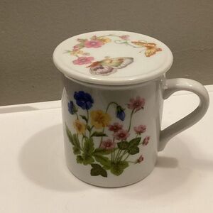 Vintage floral mug with lid​